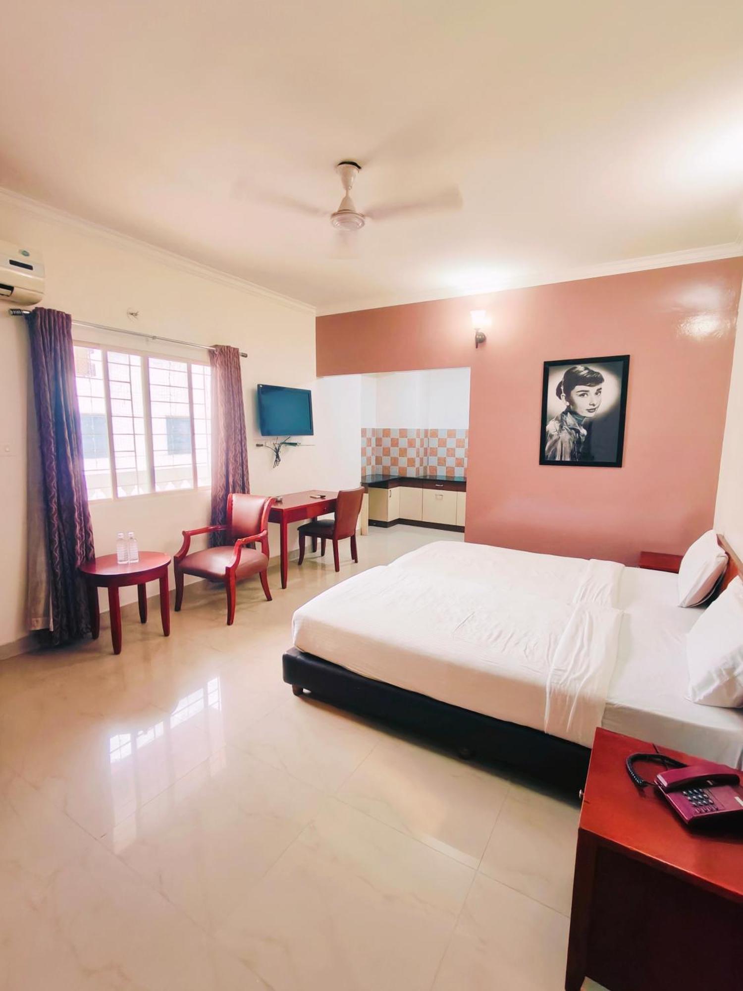 Kings Suites Palace Grounds Bangalore Exteriör bild