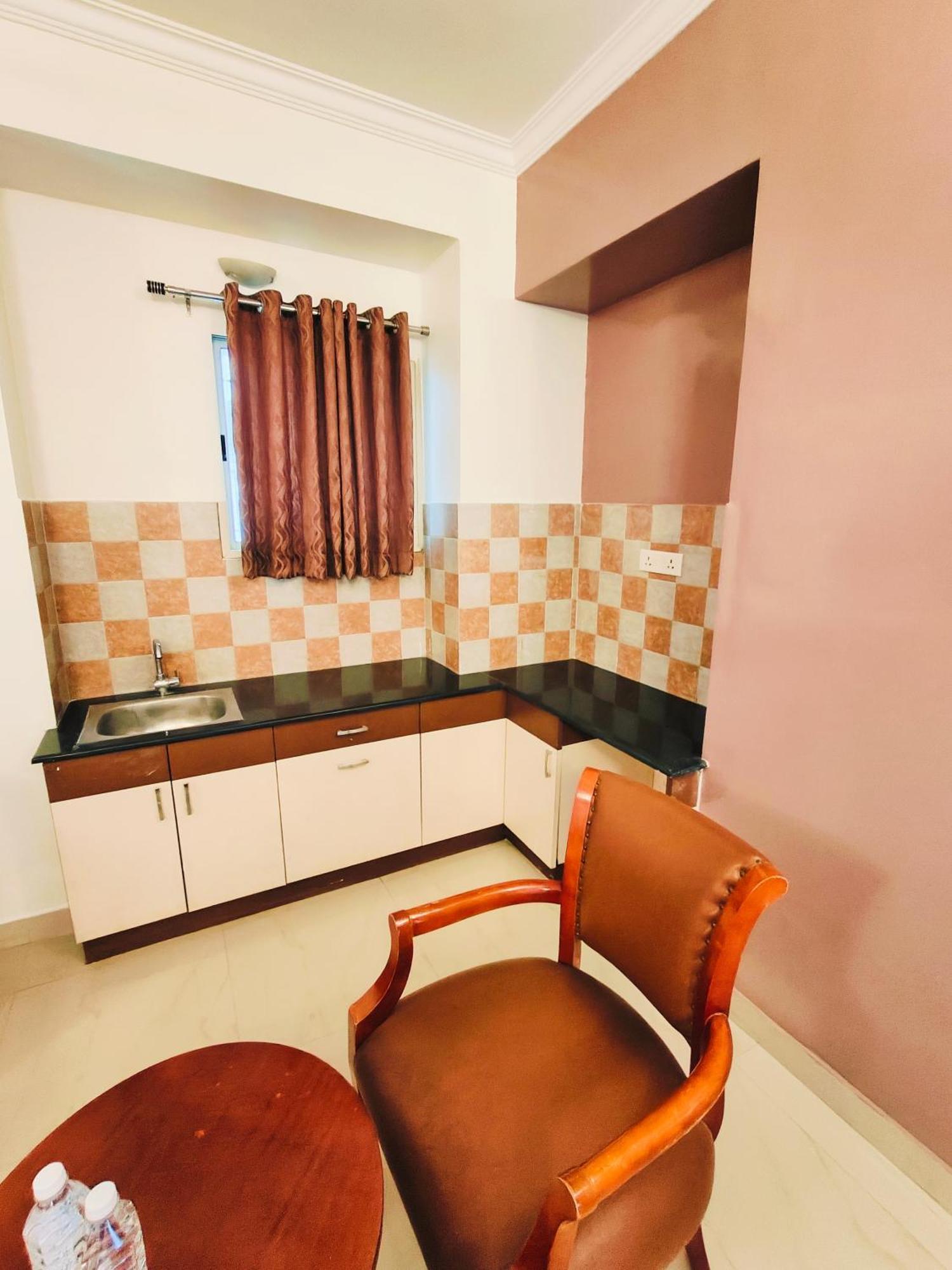 Kings Suites Palace Grounds Bangalore Exteriör bild